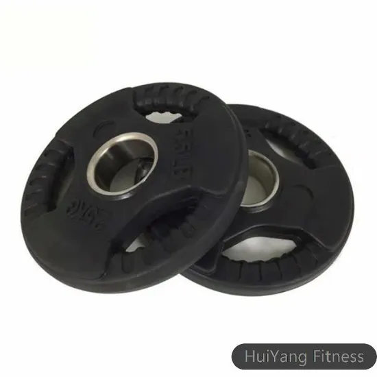 Оборудование для спортзала: чёрные резиновые пластины с покрытием, свободные веса